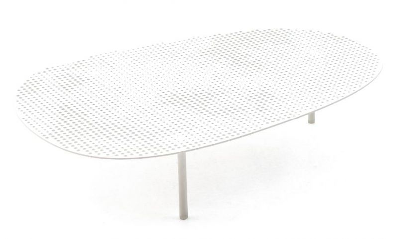 Weißer Cloud Tisch von Moroso mit perforierter Tischplatte und drei Beinen.